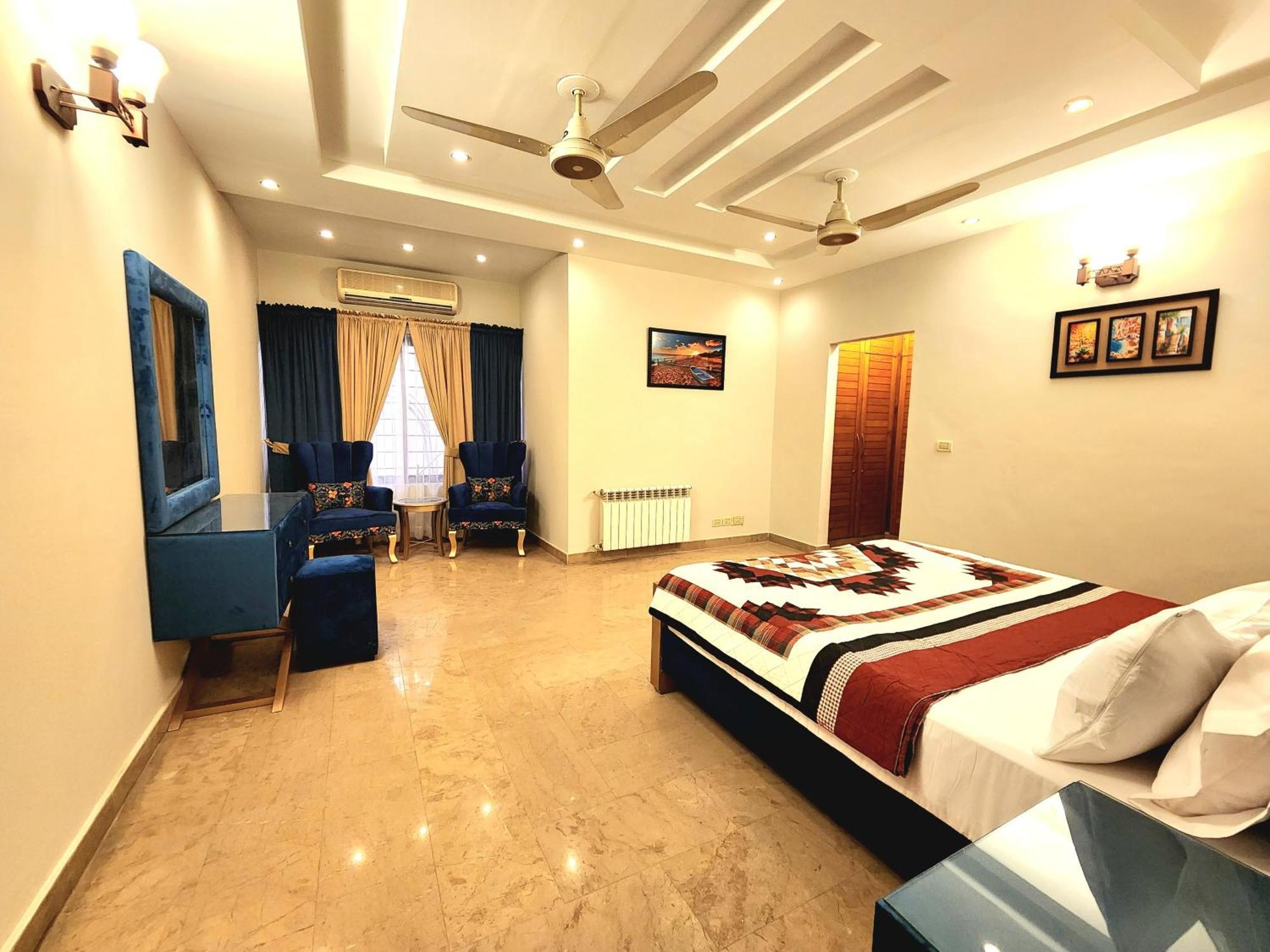 Luxurious Landing Apartments & Suites Bahria Town Rawalpindi Room photo