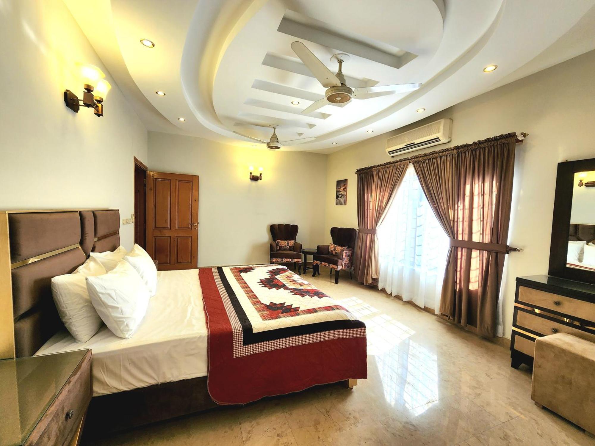 Luxurious Landing Apartments & Suites Bahria Town Rawalpindi Room photo