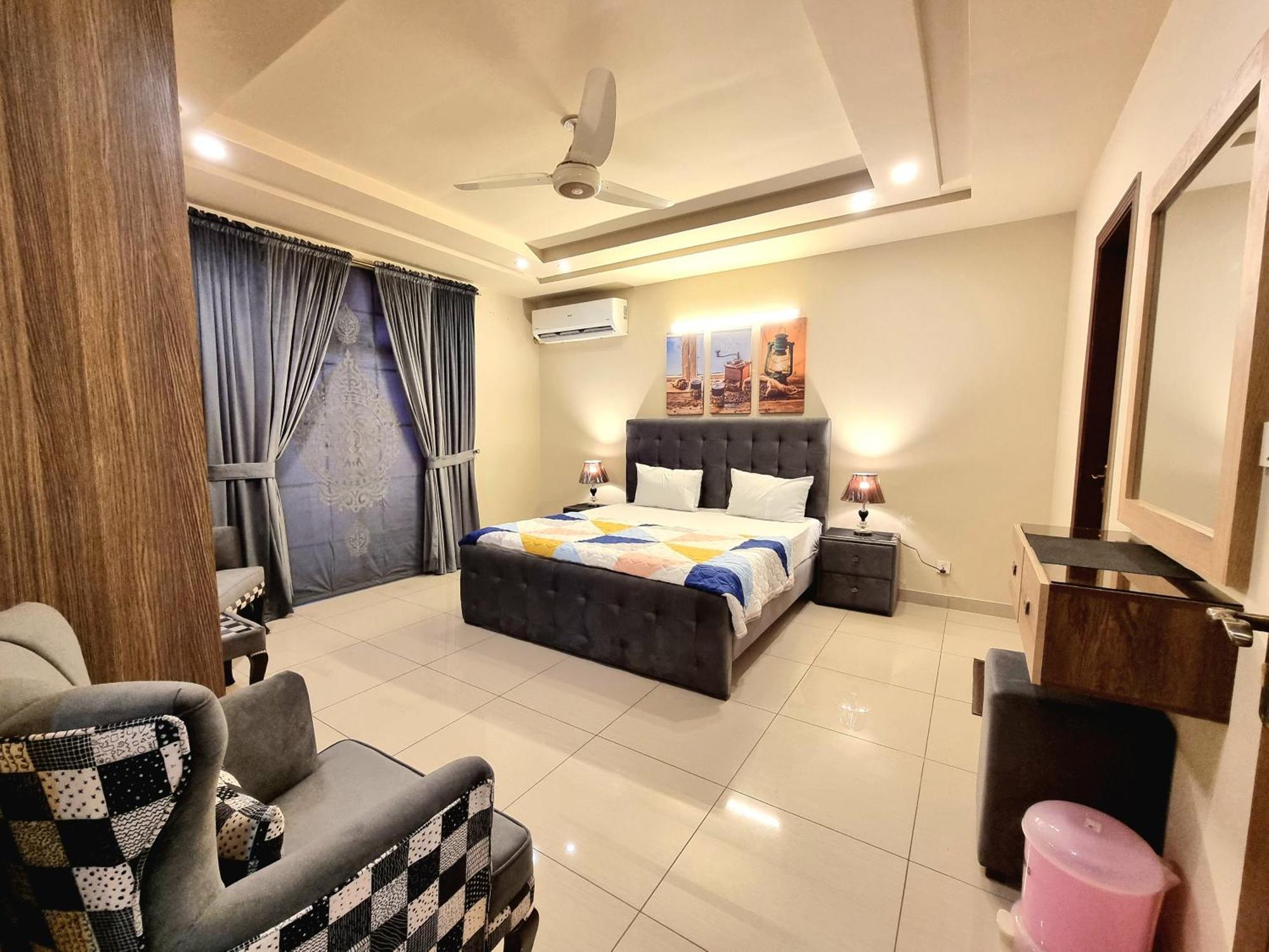 Luxurious Landing Apartments & Suites Bahria Town Rawalpindi Room photo